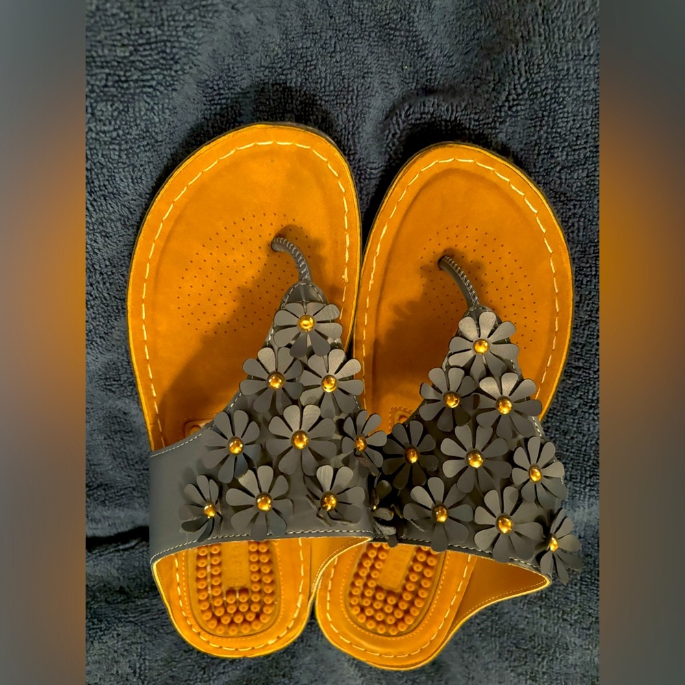 Sandals with flowers